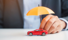 (Quels sont les types de contrats d'assurance auto et les garanties associées ? - Crédit photo : Adobe Stock)