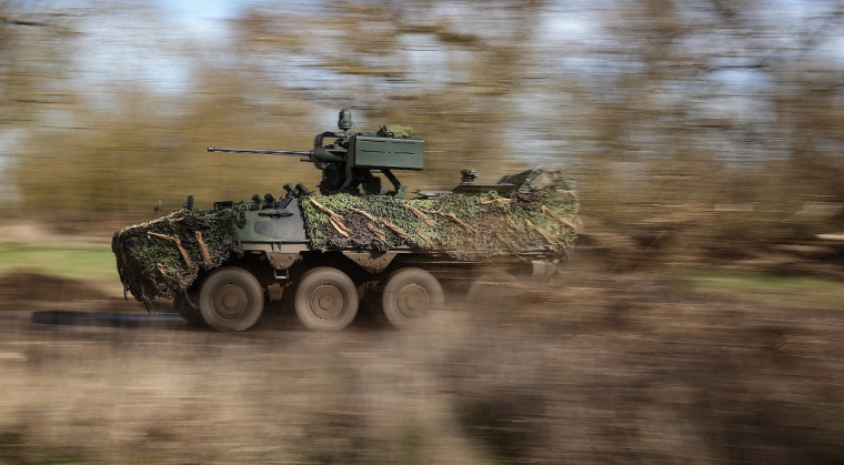 Un véhicule blindé Pandur II, de l'armée tchèque (illustration) ( AFP / RONNY HARTMANN )