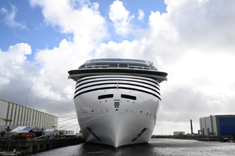 Le MSC World Europa, premier paquebot construit en France propulsé au GNL (gaz naturel liquéfié), le 24 octobre 2022 à Saint-Nazaire ( AFP / DAMIEN MEYER )