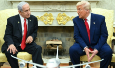 Le président américain Donald Trump reçoit lundi le Premier ministre israélien Benjamin Netanyahu pour la quatrième fois depuis le début de l'année  ( AFP / SAUL LOEB )