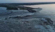 La rupture d'un barrage dans le sud de l'Ukraine déchaîne les eaux de crue