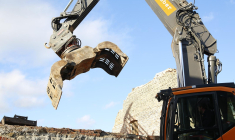 démolition maison par excavateur (Crédits: Pixabay - Kurt Bouda)