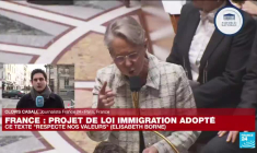 Loi immigration adoptée : un texte "qui divise le pays et la Macronie"
