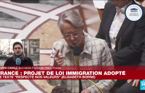 Loi immigration adoptée : un texte "qui divise le pays et la Macronie"