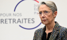 Alors que la CGT Pétrole appelle à la grève, la Première ministre Élisabeth Borne demande aux syndicats de ne pas "pénaliser les Français".  ( POOL / Bertrand GUAY )