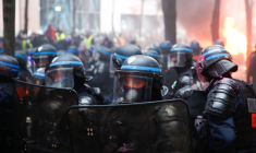 UN CAMERAMAN DE REUTERS CHARGÉ ET BLESSÉ PAR LA POLICE