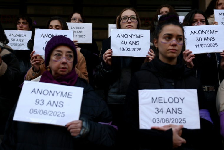 Des manifestantes contre les violences faites aux femmes, à Bordeaux, samedi 22 novembre 2025 ( AFP / ROMAIN PERROCHEAU )