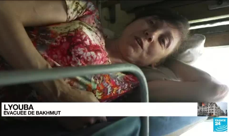 Guerre en Ukraine : sur les rails avec ceux qui évacuent les civils