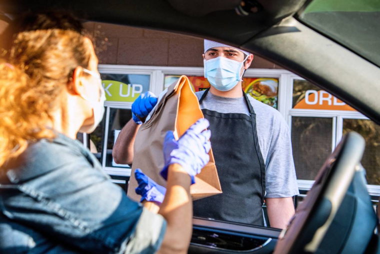 Qu’est-ce que le « phygital » - iStock-Juanmonino