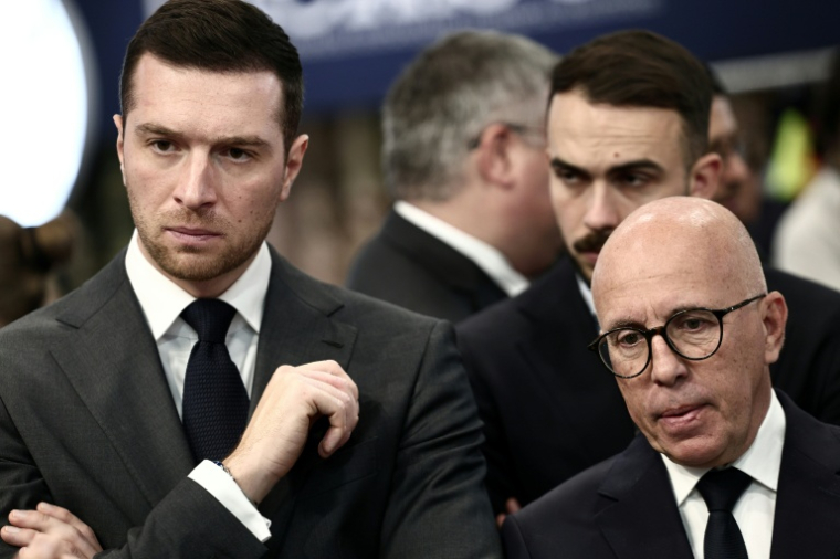 Jordan Bardella (G) et Eric Ciotti, le 19 novembre 2025 à Villepinte ( AFP / Thibaud MORITZ )