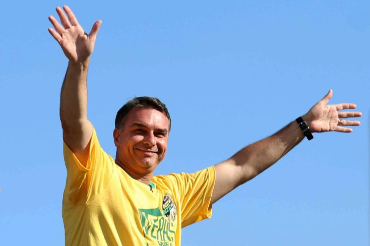 L'ex-candidat à la présidence Flavio Bolsonaro, le 27 septembre 2026 à Goiania, au Brésil ( AFP / Sergio Lima )