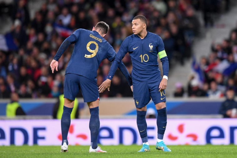 Giroud fixe un nouvel objectif à Mbappé