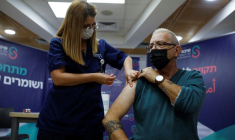 CORONAVIRUS: ISRAËL ÉLARGIT LA "4E DOSE" DE VACCIN AUX SENIORS EN ÉTABLISSEMENTS