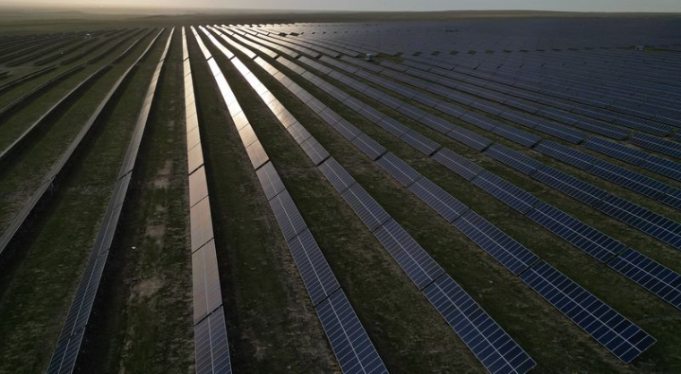 Vue aérienne de panneaux solaires