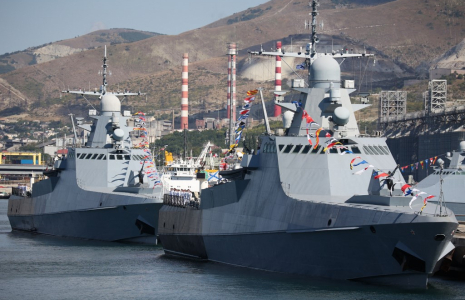 Des navires de guerre russes à Novorossiysk, en Russie, le 30 juillet 2023. ( AFP / STRINGER )