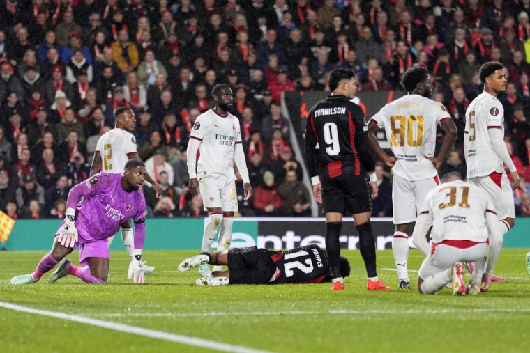 Maignan voit rouge et plombe Milan, Mateta buteur avec Palace et la promenade de santé de la Real Sociedad