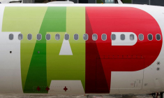 Le premier Airbus A330neo destiné à la compagnie aérienne TAP Air Portugal est visible au centre de livraison d'Airbus à Colomiers, près de Toulouse