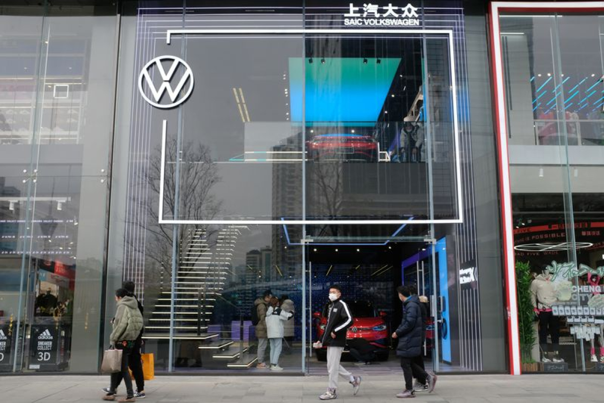 Volkswagen va fermer son usine chinoise détenue avec SAIC, selon le Handelsblatt