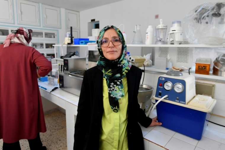 Amel Sboui,chercheuse de l'Institut des régions arides (IRA) à Médenine le 29 avril 2025 ( AFP / FETHI BELAID )