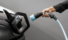 RENAULT: LES PÔLES ÉLECTRIQUE ET THERMIQUE AURONT CHACUN 10.000 SALARIÉS
