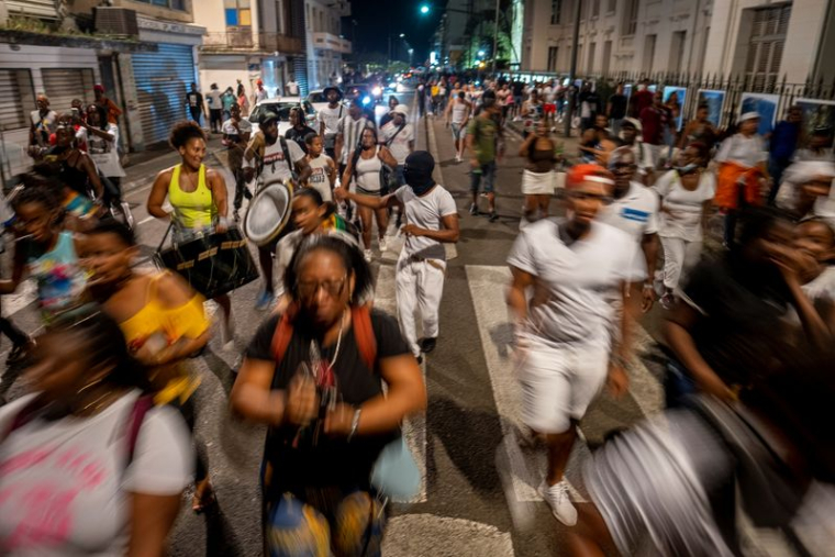 CORONAVIRUS: UN NOUVEAU COUVRE-FEU INSTAURÉ EN MARTINIQUE