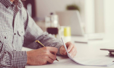 Assurances : la différence entre contrats collectif et individuel / iStock.com - izusek