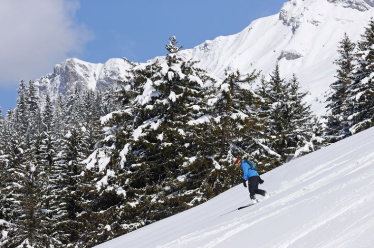 CORONAVIRUS: LA SUISSE RENONCE À LEVER CERTAINES MESURES DE CONFINEMENT