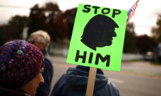 Lors d'une manifestation contre Donald Trump le 17 octobre 2026 à Portland, dans le Maine ( AFP / CHARLY TRIBALLEAU )