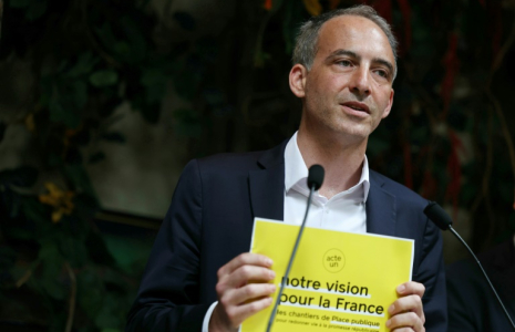 Raphaël Glucksmann à Paris le 23 juin 2025 ( AFP / Thomas SAMSON )