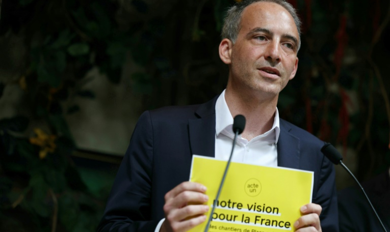 Raphaël Glucksmann à Paris le 23 juin 2025 ( AFP / Thomas SAMSON )