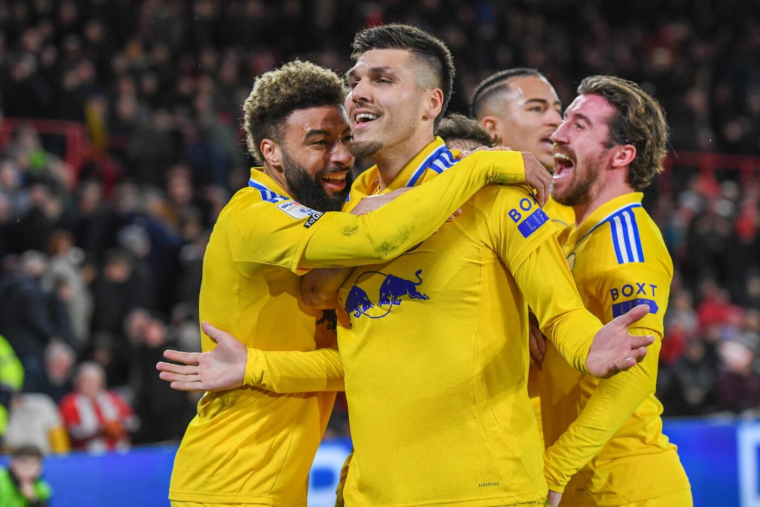 Leeds et Burnley reviennent officiellement en Premier League !