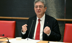 Jean-Luc Mélenchon devant la commission d'enquête parlementaire à l'Assemblée nationale, à Paris le 6 décembre 2025 ( AFP / Bertrand GUAY )
