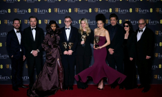 L'équipe du film "Une bataille après l'autre" récompensée du prix du meilleur film aux Bafta à Londres, le 22 février 2026 ( AFP / JUSTIN TALLIS )
