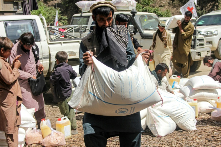 After weeks cut off from the world by war, Afghans receive emergency aid