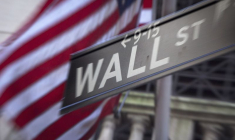 Une enseigne de Wall Street devant la Bourse de New York