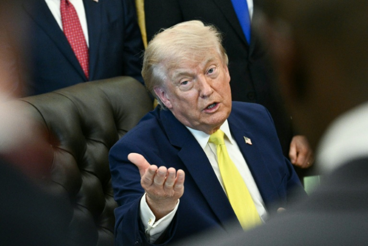 Le président américain Donald Trump dans le Bureau ovale de la Maison Blanche, le 4 juin 2026 à Washington ( AFP / Brendan SMIALOWSKI )