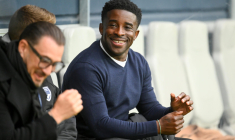 À 10 contre 11, Bordeaux bat Montlouis et entretient l'espoir, Nîmes repasse leader