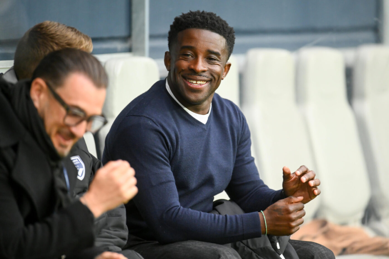 À 10 contre 11, Bordeaux bat Montlouis et entretient l'espoir, Nîmes repasse leader