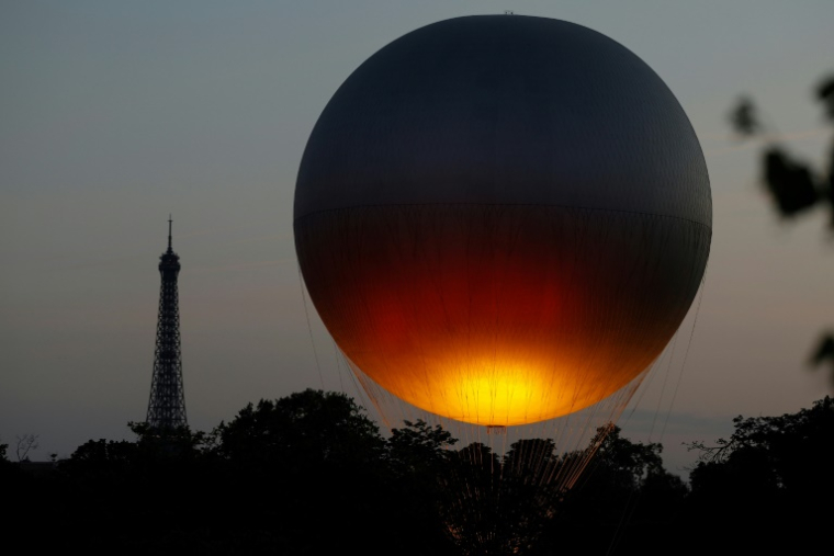 Le retour de la vasque olympique aux Tuileries à Paris pour la Fête de la musique le 21 juin 2025 ( AFP / GEOFFROY VAN DER HASSELT )