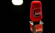 Deux syndicats du groupe public Radio France ont protesté contre l'arrivée prochaine du nouveau directeur adjoint de la rédaction du magazine Valeurs actuelles, Charles Sapin, comme éditorialiste politique le dimanche sur France Inter ( AFP / Joël SAGET )