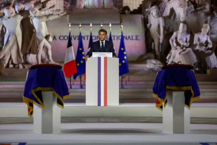 Le président Emmanuel Macron prononce un discours lors de la cérémonie d'entrée au Panthéon de l'historien et résistant Marc Bloch et de son épouse Simonne Bloch, le 23 juin 2026 à Paris ( POOL / Alice Sacco )