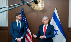 Le vice-président américain JD Vance rencontre le Premier ministre israélien Benjamin Netanyahu dans son bureau à Jérusalem, le 22 octobre 2025 ( POOL / Nathan HOWARD )