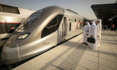 Un train de la companie Etihad Rail dans une gare d'Abou Dhabi, le 30 juin 2026. ( AFP / FADEL SENNA )