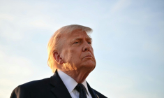 Le président américain Donald Trump à l'aéroport d'Orly, en France, le 17 juin 2026 ( AFP / Mandel NGAN )