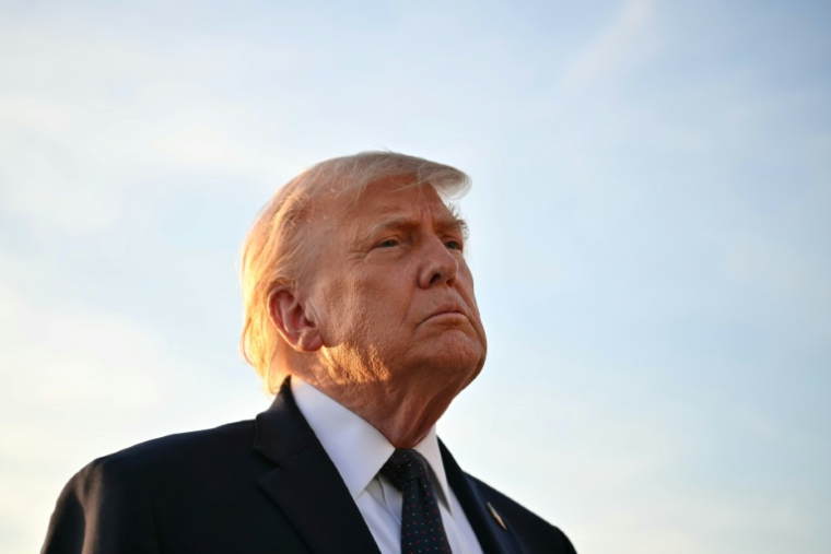 Le président américain Donald Trump à l'aéroport d'Orly, en France, le 17 juin 2026 ( AFP / Mandel NGAN )