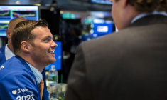 WALL STREET OUVRE EN HAUSSE