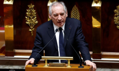 Le Premier ministre français François Bayrou prononce un discours à l'Assemblée nationale à Paris