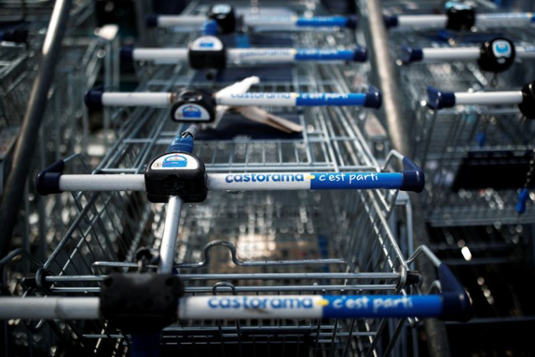 KINGFISHER RELÈVE SES PERSPECTIVES, LES FOURNISSEURS PEINENT FACE À LA DEMANDE