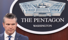 Pete Hegseth lors d'une conférence de presse au Pentagone le 16 avril 2026 ( AFP / SAUL LOEB )