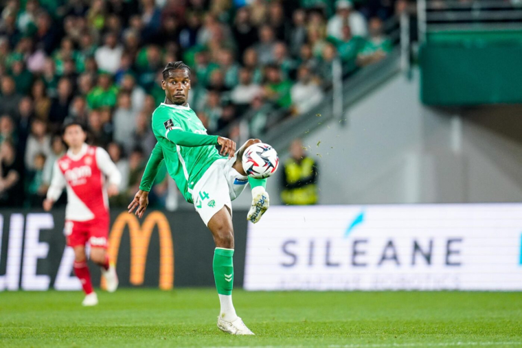Saint-Étienne lève l'option d'achet de Pierre Ekwah, qui ne veut pas jouer en Ligue 2